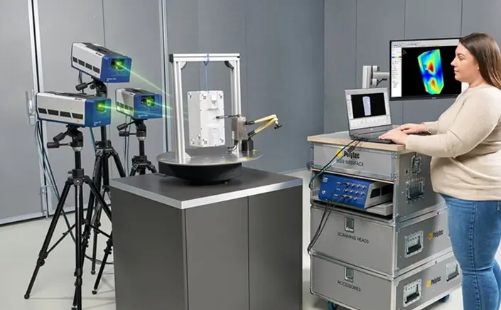 VibroScan QTec Xtra 3D 用于模态测试,配备移动工作站并通过 RoboVib® Bench 实现自动化操作